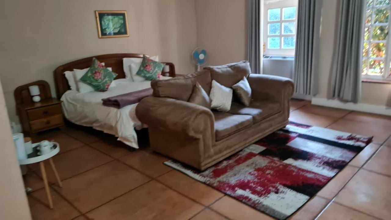 The Hertford Country Hotel ヨハネスブルグ エクステリア 写真
